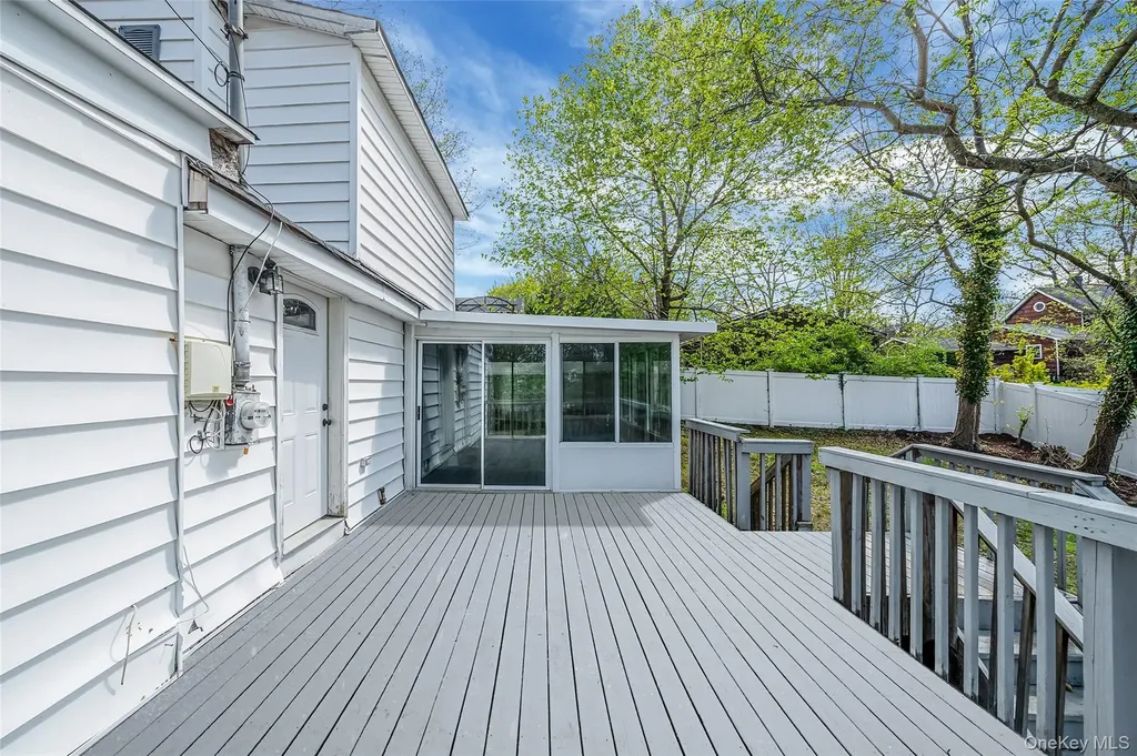 93 Maple Road Kings Park NY 11754