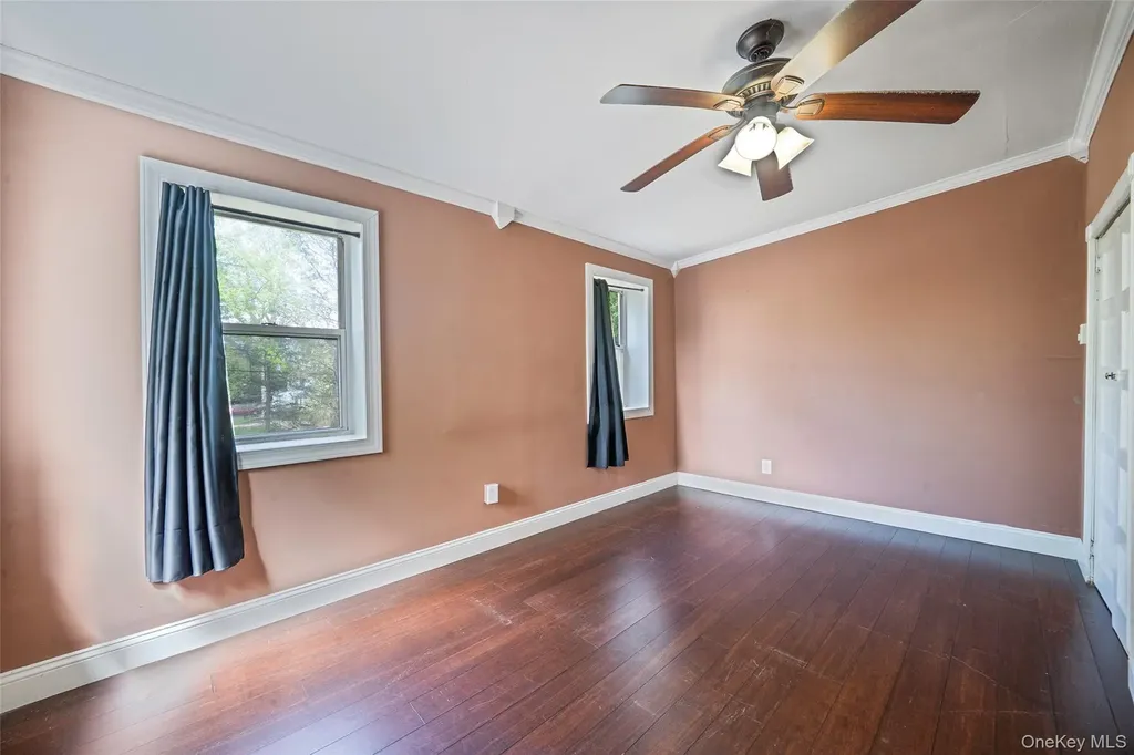 93 Maple Road Kings Park NY 11754