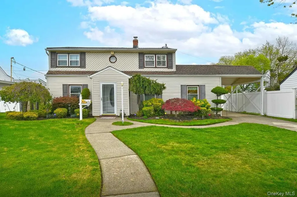 203 Saddle Lane Levittown NY 11756
