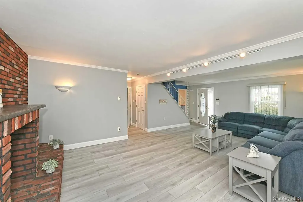 203 Saddle Lane Levittown NY 11756