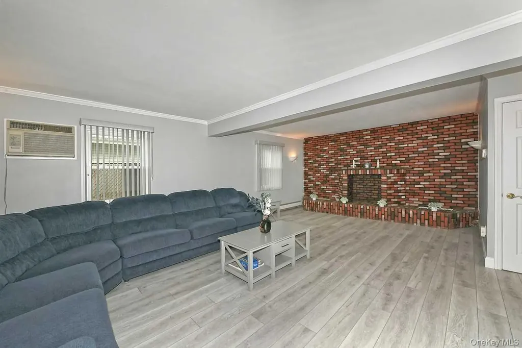 203 Saddle Lane Levittown NY 11756