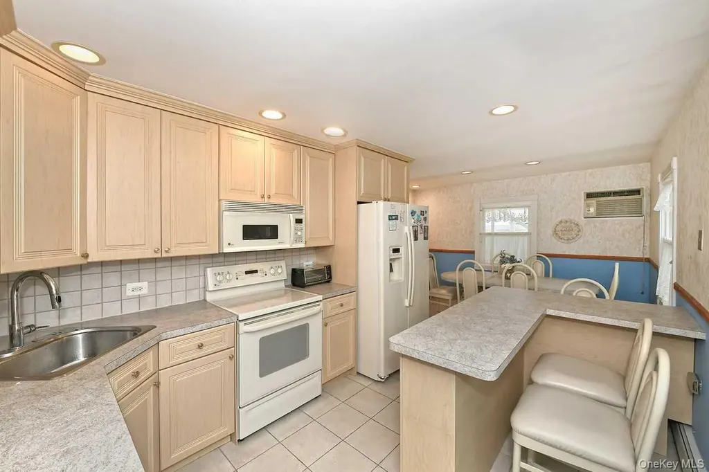 203 Saddle Lane Levittown NY 11756