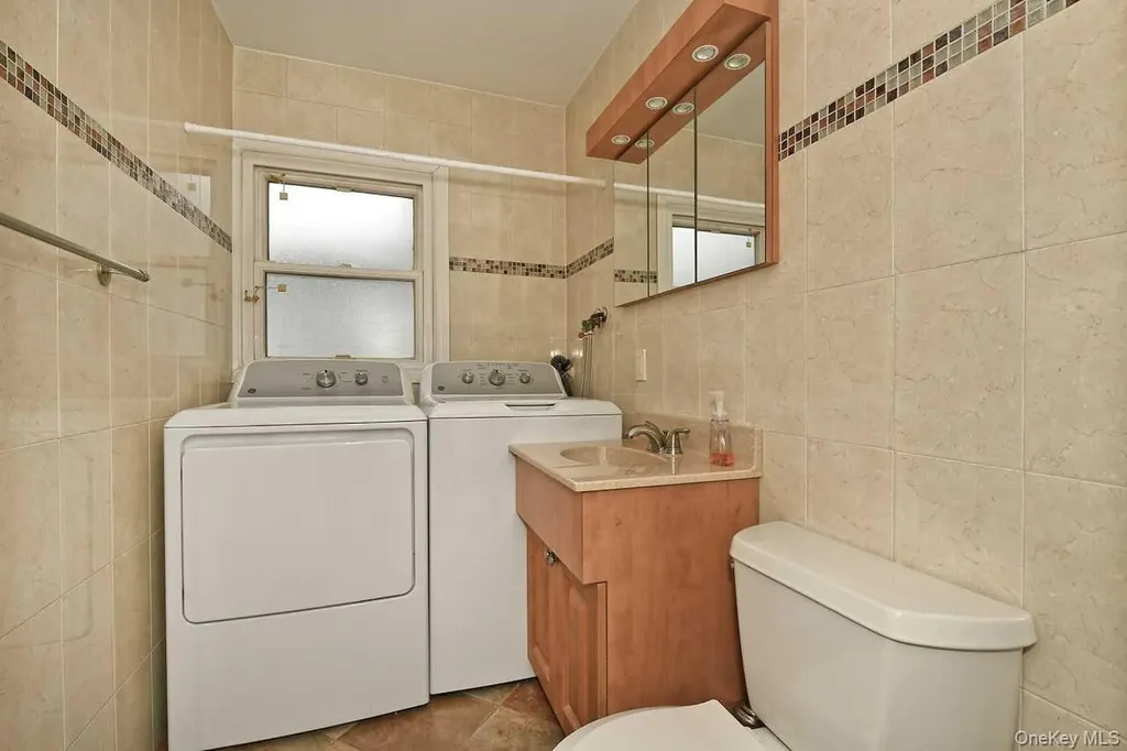 203 Saddle Lane Levittown NY 11756