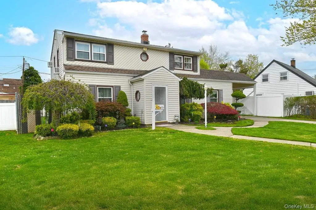 203 Saddle Lane Levittown NY 11756