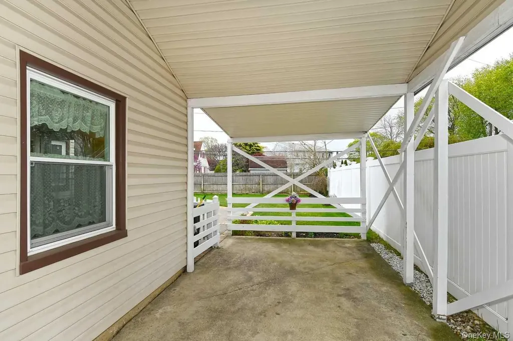 203 Saddle Lane Levittown NY 11756