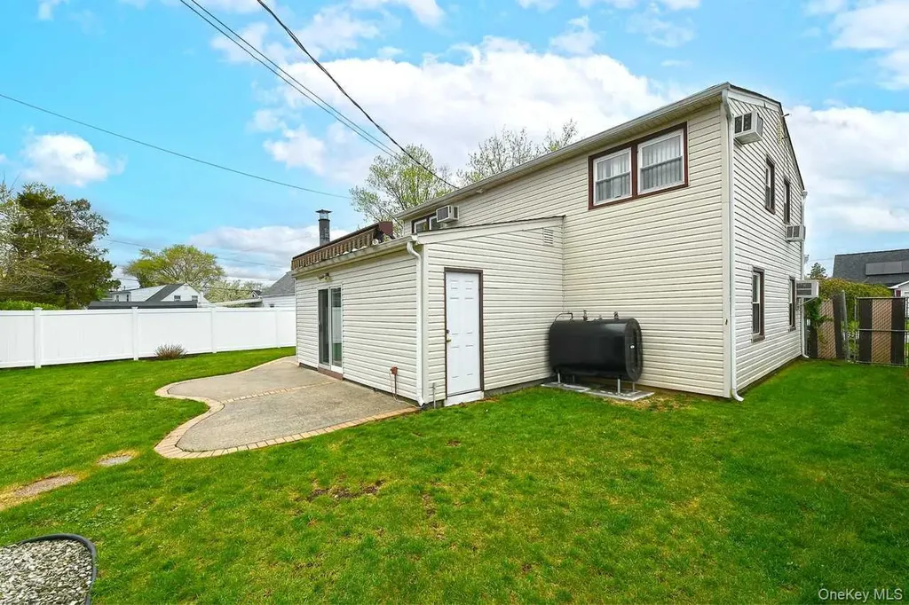 203 Saddle Lane Levittown NY 11756