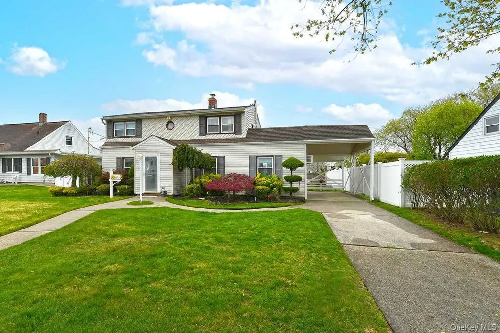 203 Saddle Lane Levittown NY 11756