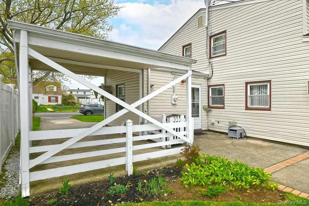 203 Saddle Lane Levittown NY 11756