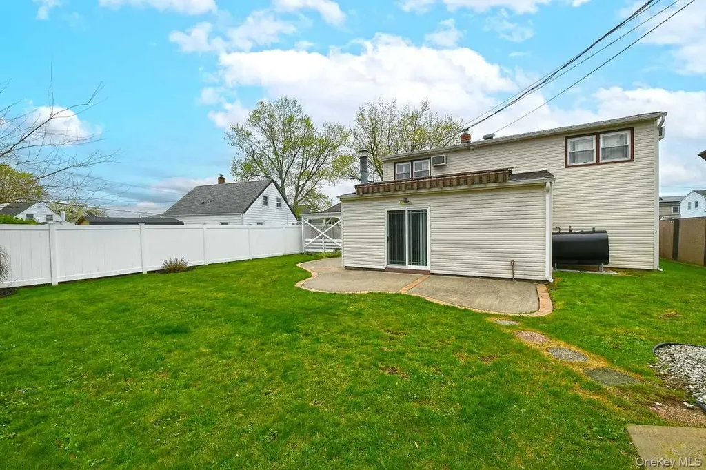 203 Saddle Lane Levittown NY 11756