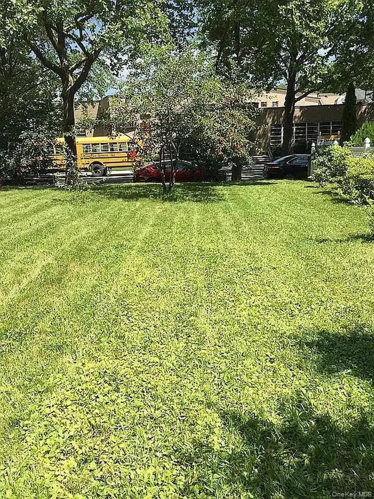 16702 73rd Avenue Fresh Meadows NY 11366