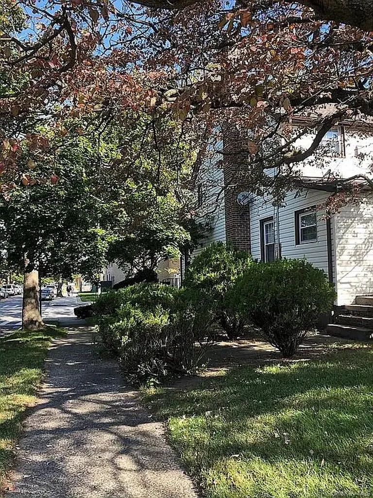 16702 73rd Avenue Fresh Meadows NY 11366