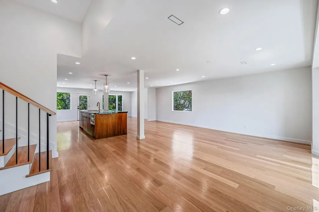 5 Warren Place Plainview NY 11803
