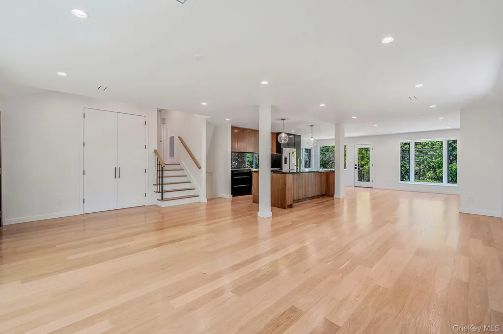5 Warren Place Plainview NY 11803