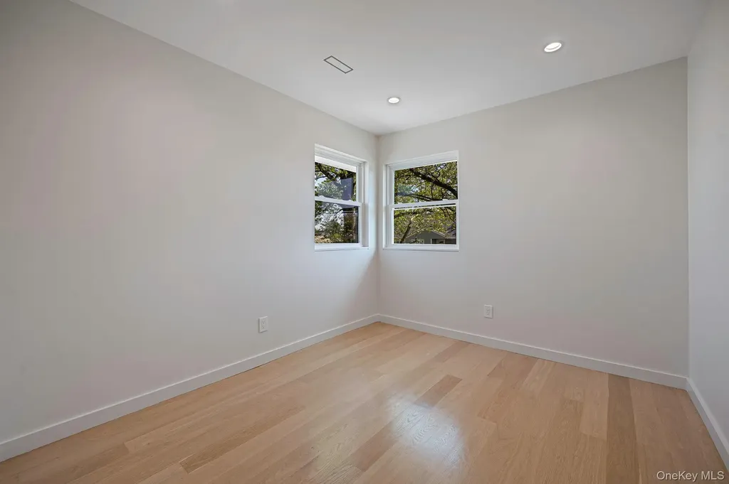 5 Warren Place Plainview NY 11803