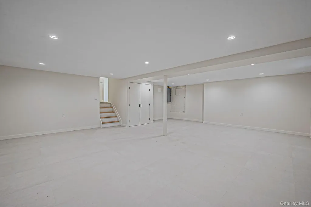 5 Warren Place Plainview NY 11803