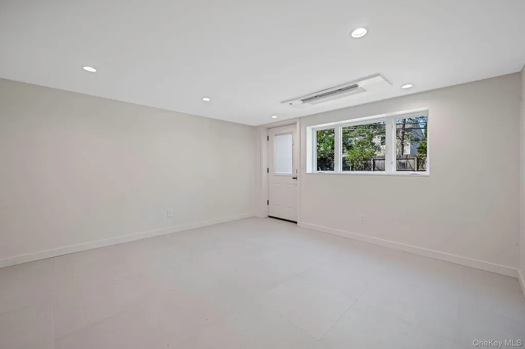 5 Warren Place Plainview NY 11803