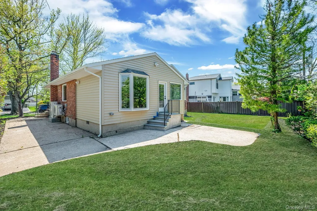 5 Warren Place Plainview NY 11803