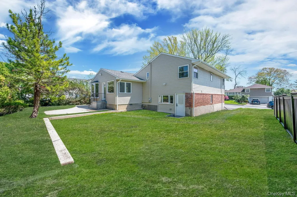 5 Warren Place Plainview NY 11803