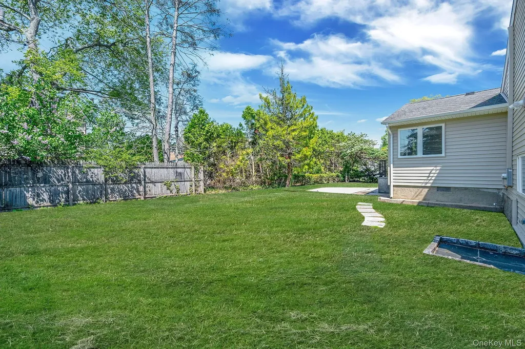 5 Warren Place Plainview NY 11803