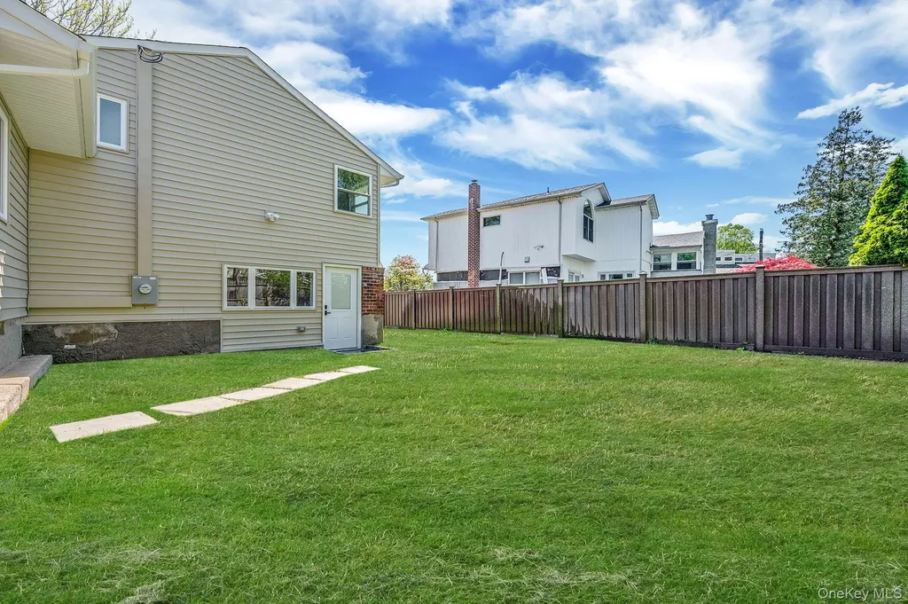 5 Warren Place Plainview NY 11803