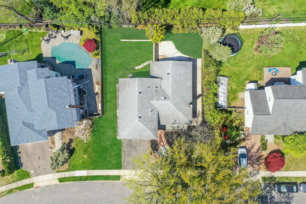5 Warren Place Plainview NY 11803