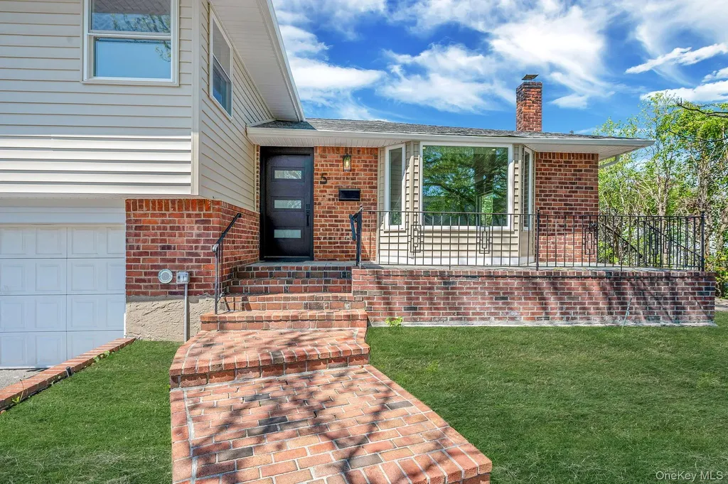 5 Warren Place Plainview NY 11803