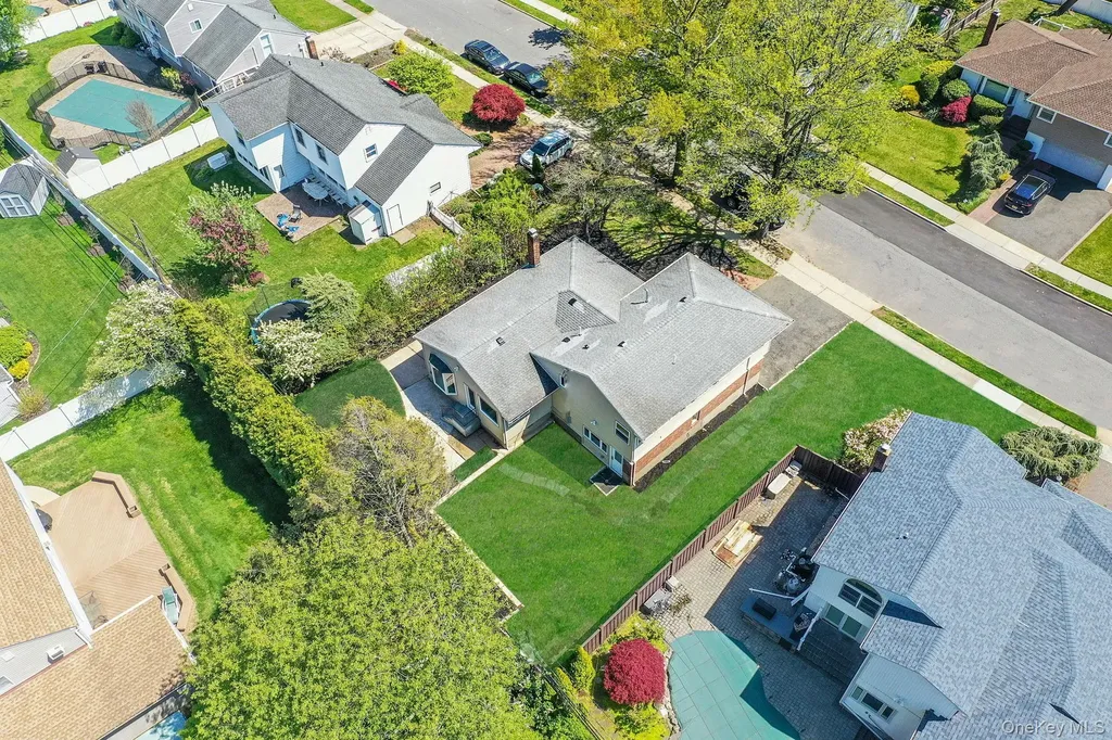 5 Warren Place Plainview NY 11803