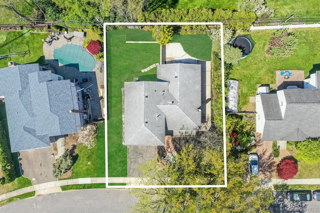 5 Warren Place Plainview NY 11803