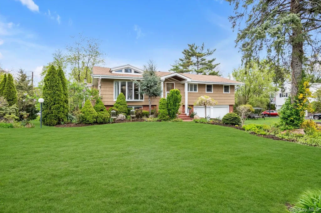 20 Jeffrey Lane Great Neck NY 11020