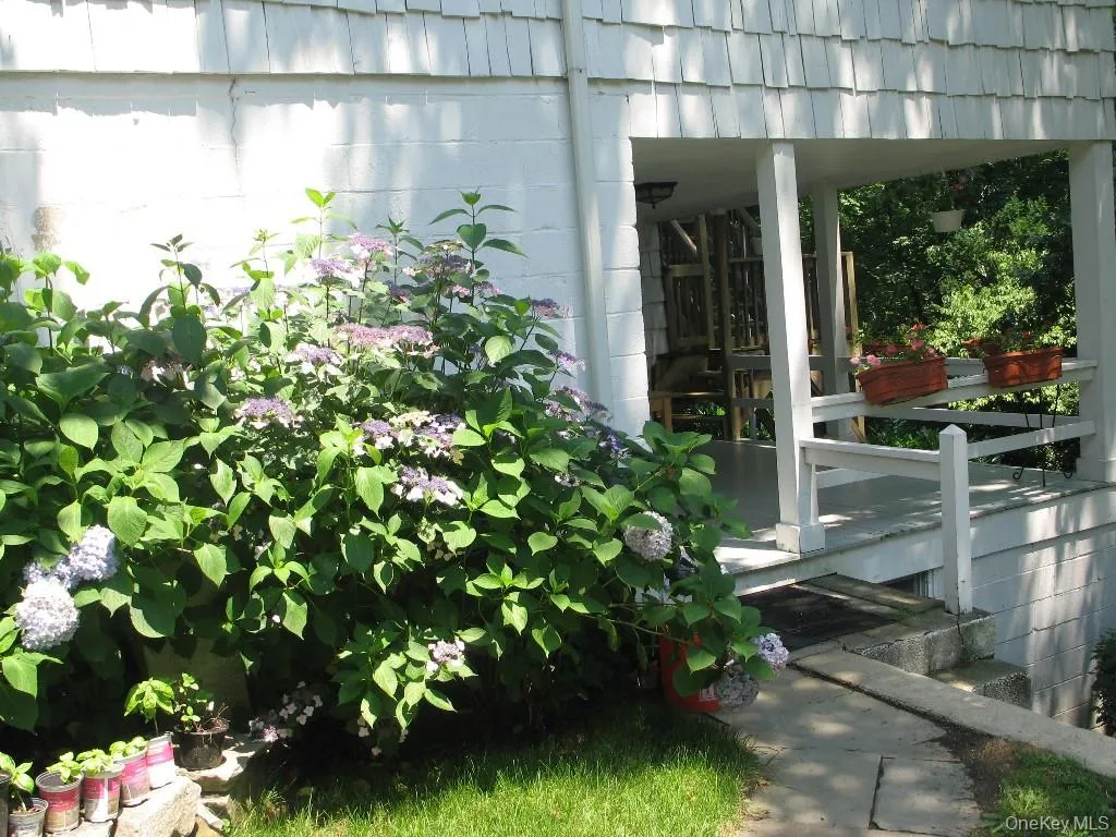 605 Fort Hill Road Scarsdale NY 10583