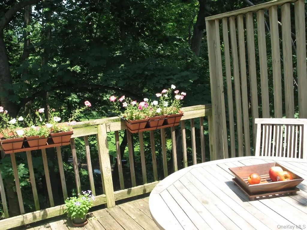 605 Fort Hill Road Scarsdale NY 10583