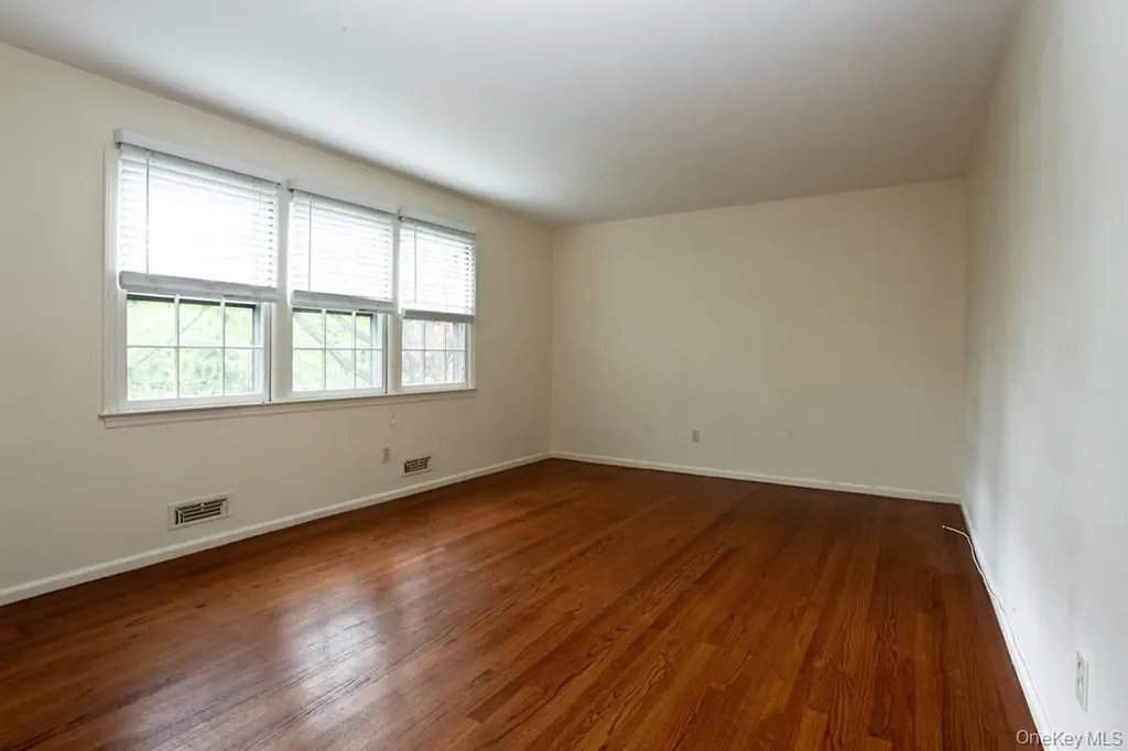 605 Fort Hill Road Scarsdale NY 10583