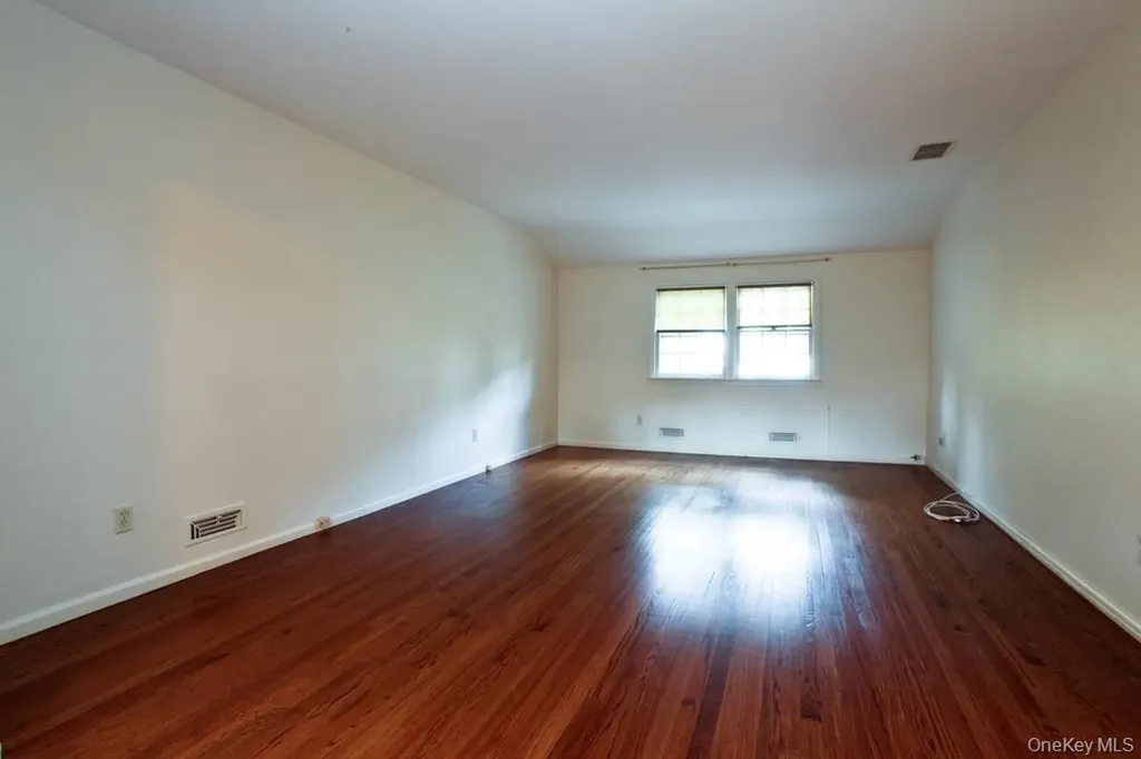 605 Fort Hill Road Scarsdale NY 10583