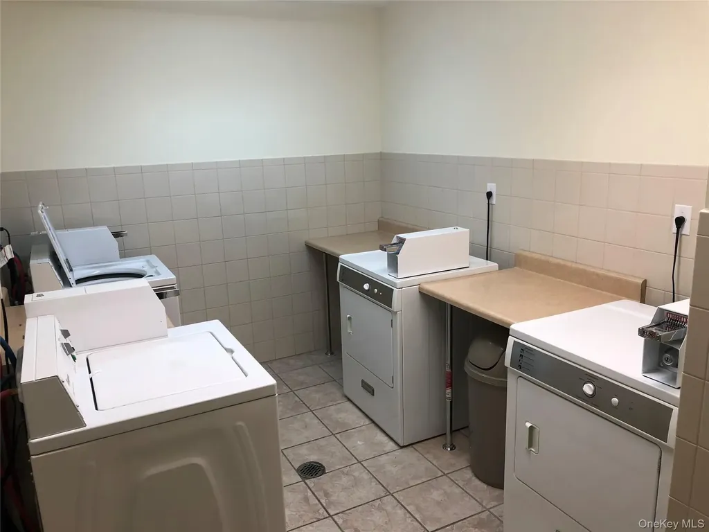 147 Main Street Mineola NY 11501