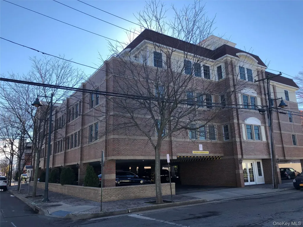 147 Main Street Mineola NY 11501