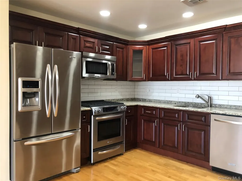 147 Main Street Mineola NY 11501