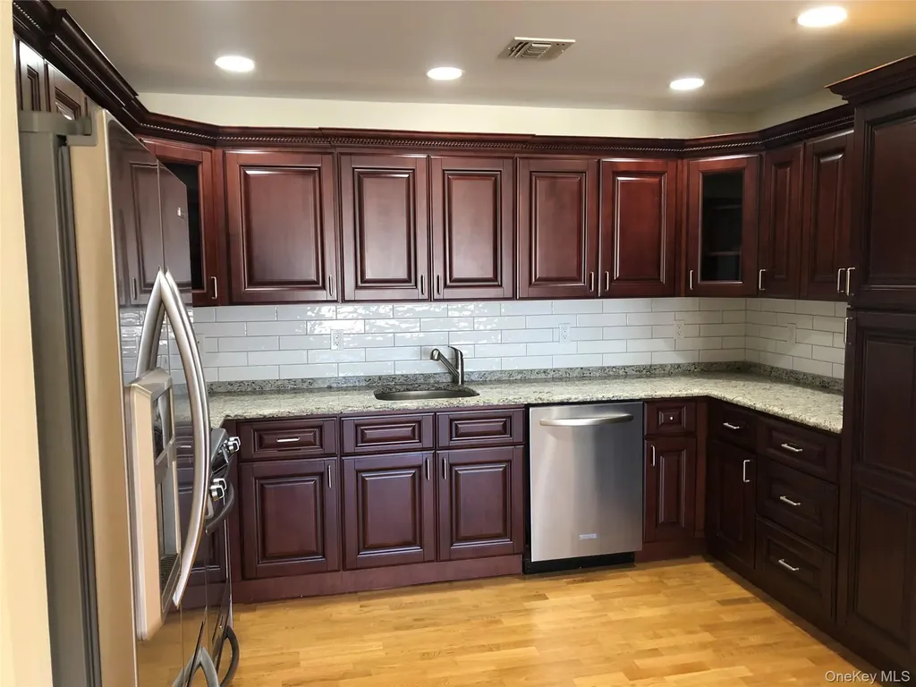 147 Main Street Mineola NY 11501