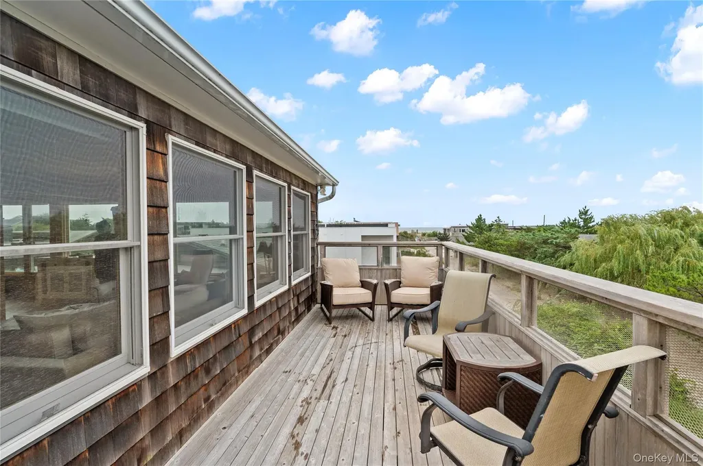 33 Schooner Ocean Beach NY 11770