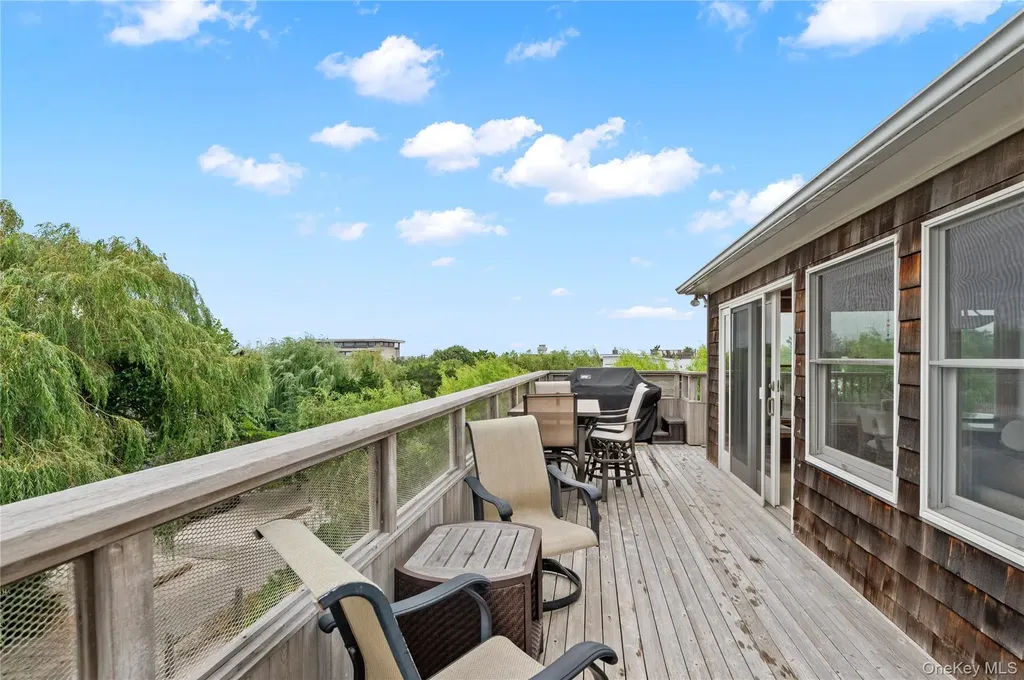 33 Schooner Ocean Beach NY 11770