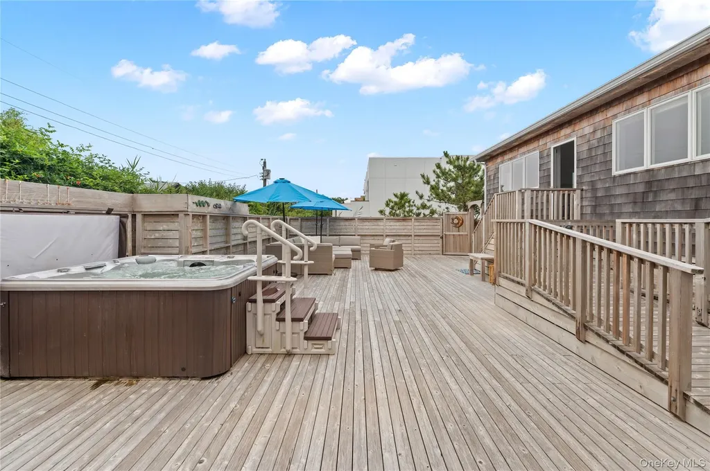33 Schooner Ocean Beach NY 11770