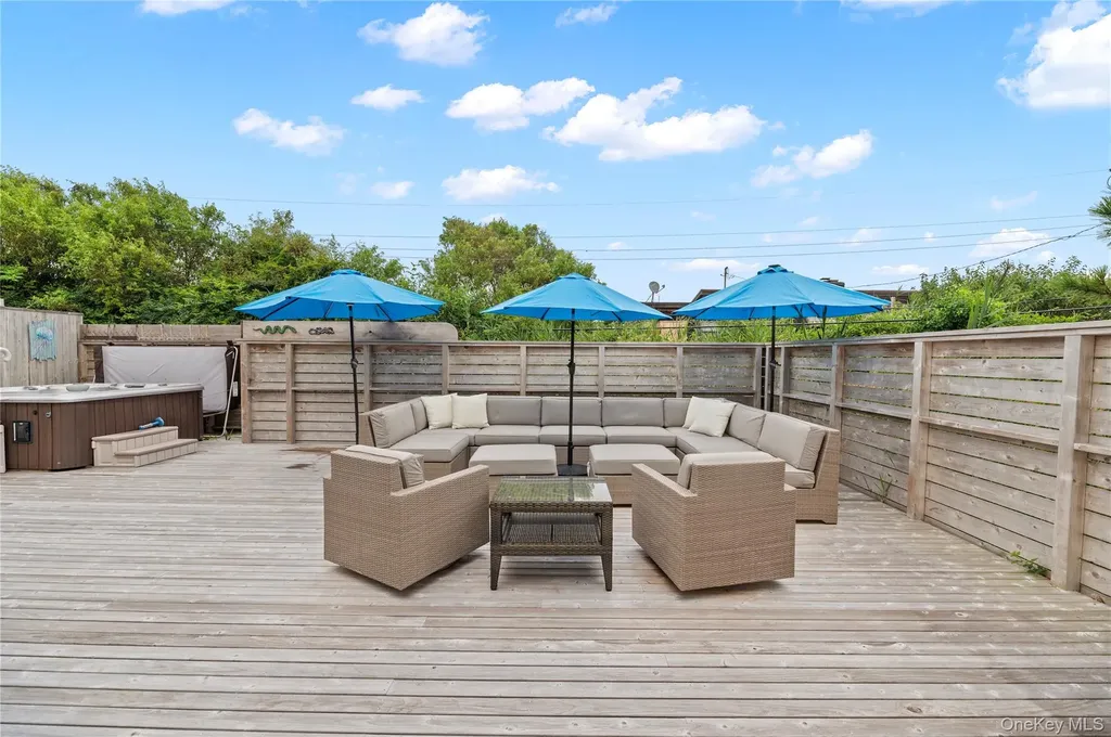 33 Schooner Ocean Beach NY 11770