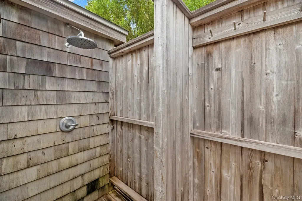 33 Schooner Ocean Beach NY 11770