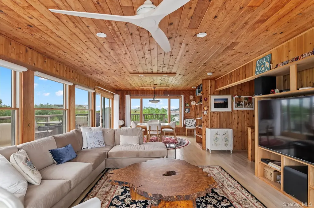 33 Schooner Ocean Beach NY 11770