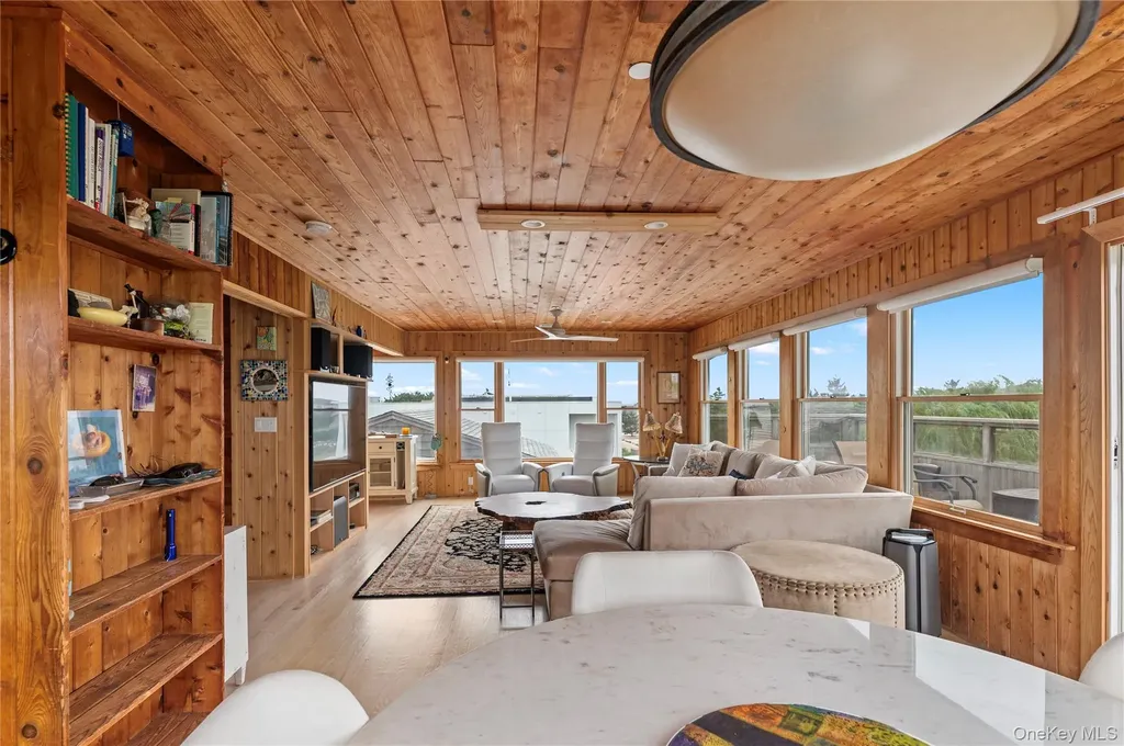 33 Schooner Ocean Beach NY 11770