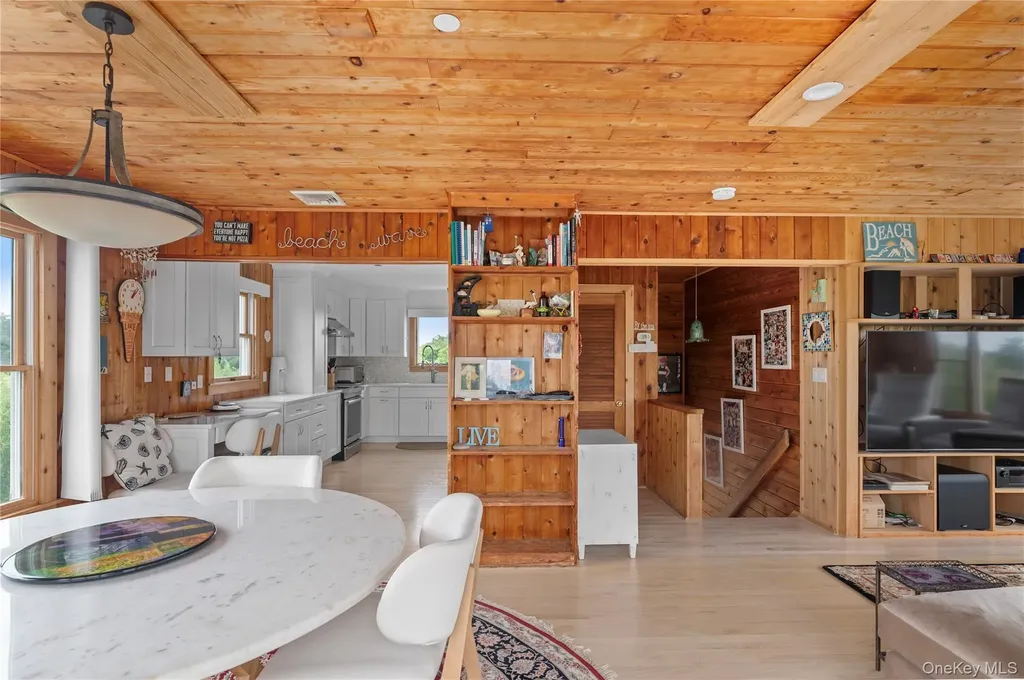 33 Schooner Ocean Beach NY 11770