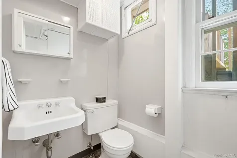 45 Runyon Place Scarsdale NY 10583