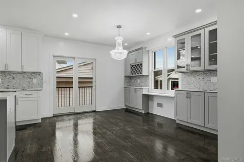 83-41 Little Neck Parkway Glen Oaks NY 11004
