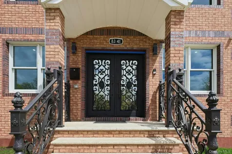 83-41 Little Neck Parkway Glen Oaks NY 11004