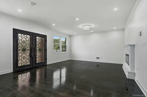 83-41 Little Neck Parkway Glen Oaks NY 11004