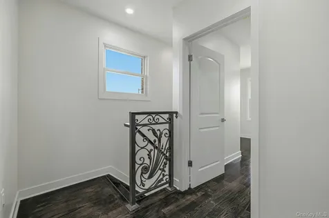 83-41 Little Neck Parkway Glen Oaks NY 11004